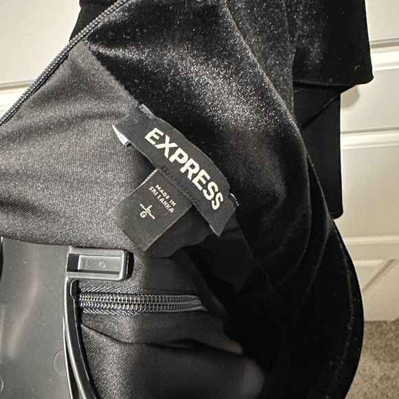 Black Velvet Long-Sleeved Dress: Express Women’s Size Large - Picture 2 of 3